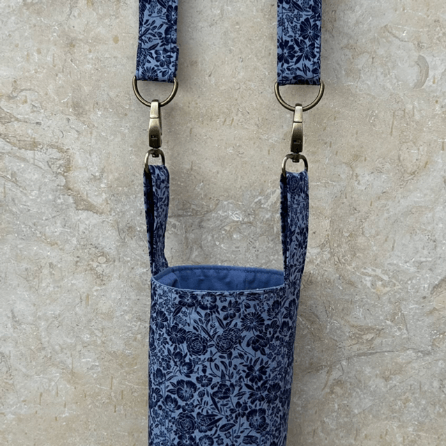 Reusable bottle bags - dark blue flowers 